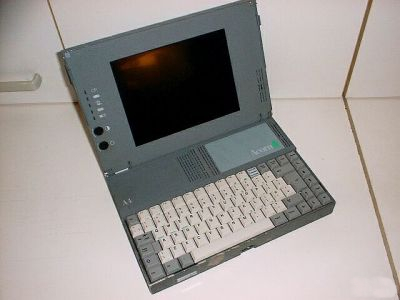 Acorn A4 laptop top.jpg - 52Kb